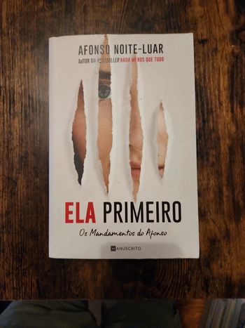 Livre : Ela primeiro