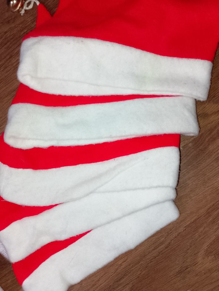 6 Bonnets de Noël identique avec cloches - photo numéro 6