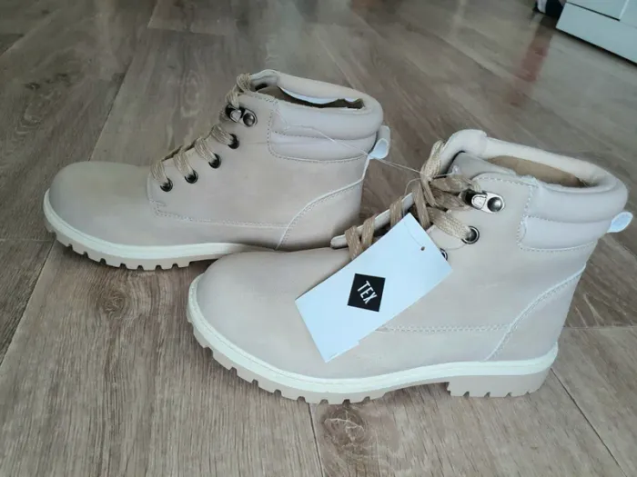 Bottines à lacets beiges taille 34 neuves - photo numéro 7