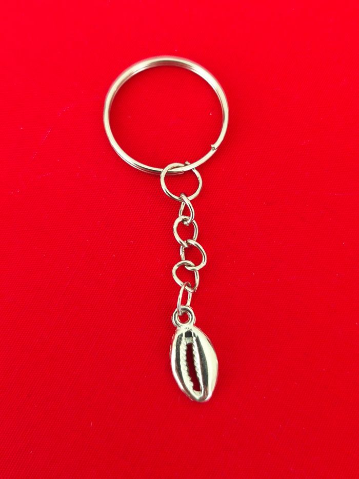 Porte clé argenté coquillage de cauris