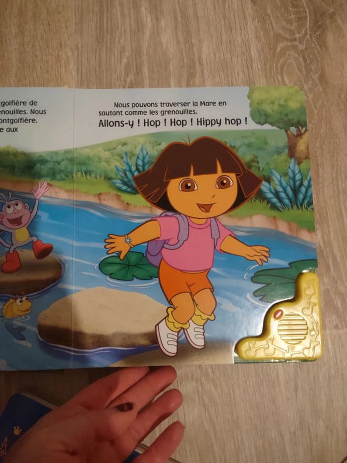 Gros livre musical Dora Allons y let's go - photo numéro 2