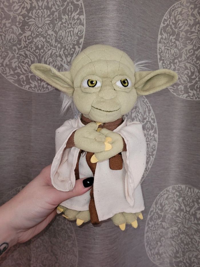Peluche maître yoda disney
