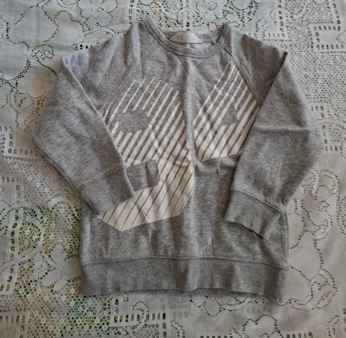 Sweat gris - confort et style, H&M,  en bon état, taille 4/6 ans