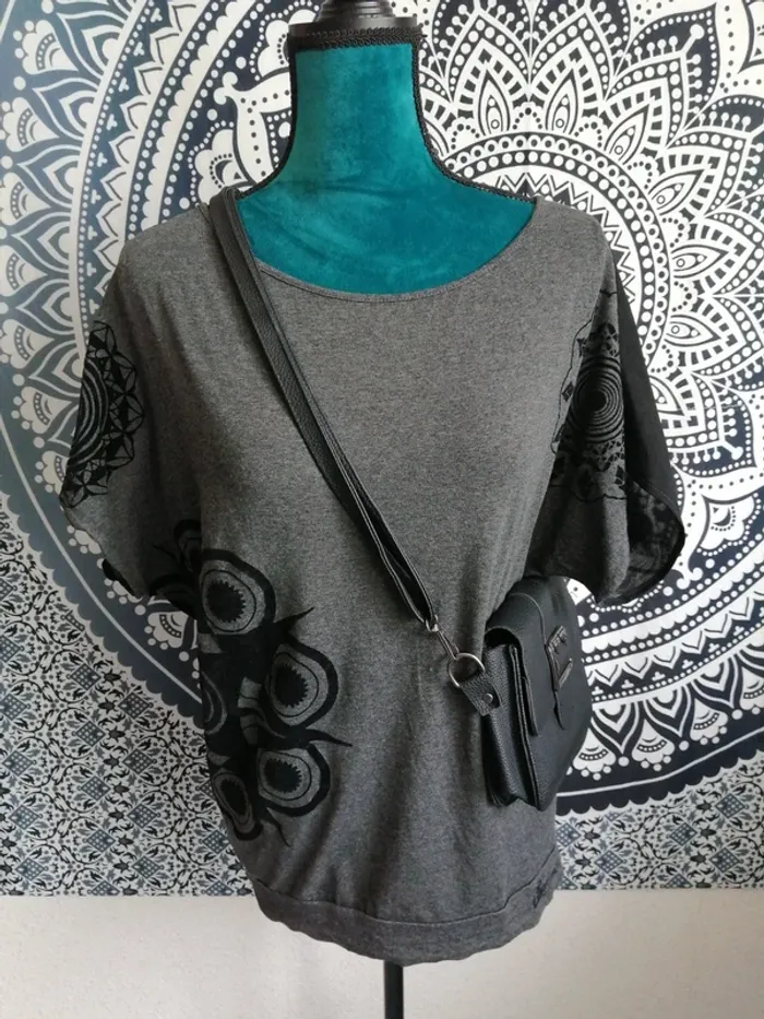 Tee-shirt gris et noir bi matière avec mandala velours manches chauve-souris / desigual / (38)