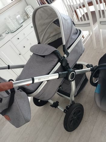 Poussette 3 en 1 Kinderkraft MOOV – Gris – Nacelle, Poussette & Siège Auto