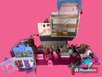 Géant lot de poupée