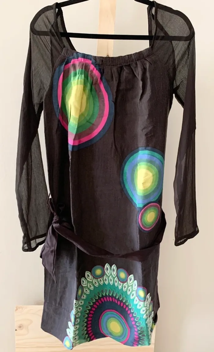 👗 Robe Desigual noire à motifs colorés – Taille 38 – Originale & stylée