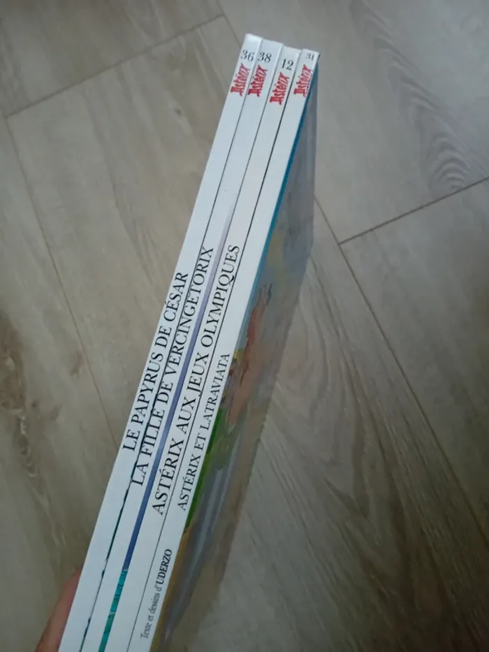 Lot 4 BD Astérix - photo numéro 2