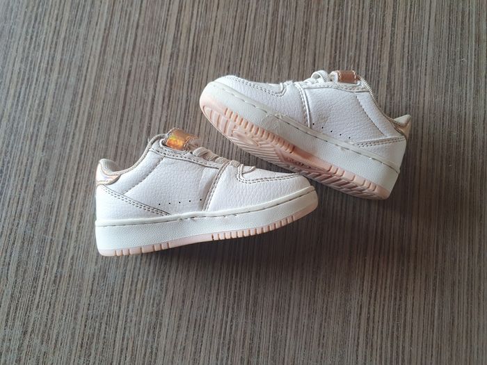Superbes petites baskets Fila 🌸 - photo numéro 2