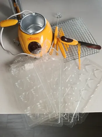 Petite fondue à chocolat électrique avec accessoires chocolatière