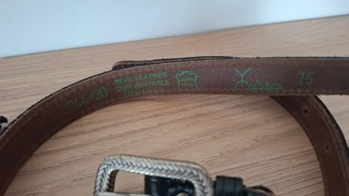 Ceinture Yolete cuir vernis véritable et boucle argentée - etat neuf 75cm - photo numéro 8