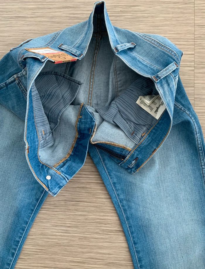 Jean Wrangler neuf taille 42/44 - photo numéro 2