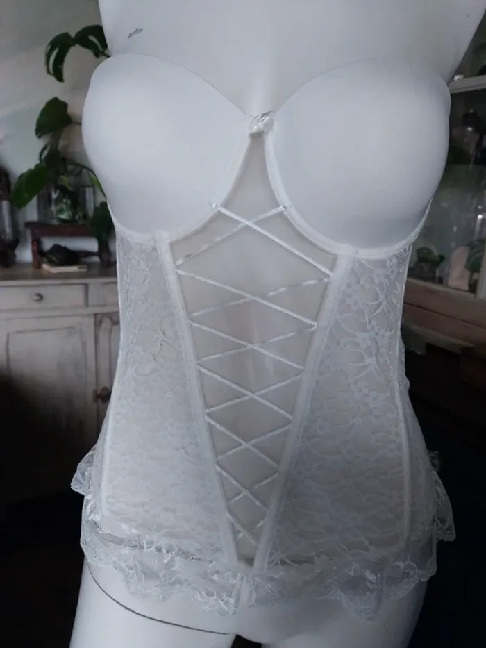 Corset bustier blanc ivoire cérémonie mariage pin up burlesque