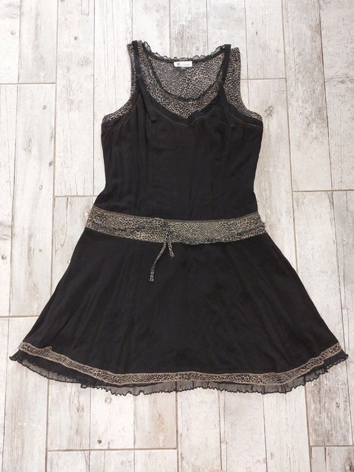 Robe noire imprimée