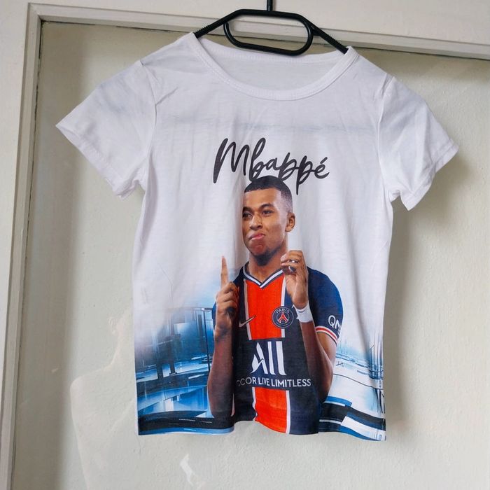 T-shirt Mbappe neuf taille 6 ans