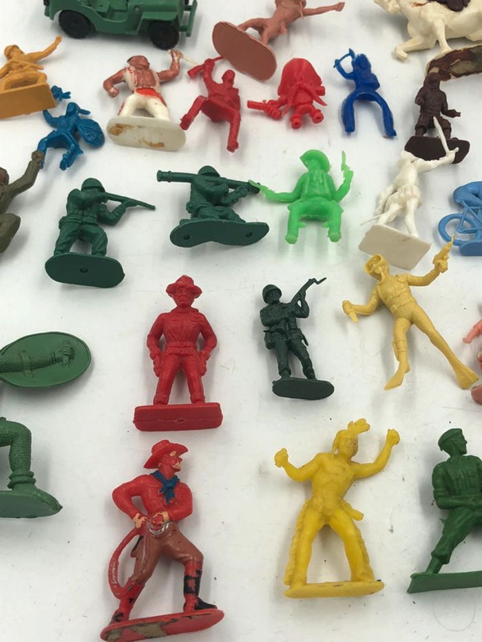 Lot de 33 figurines Soldats divers - photo numéro 8