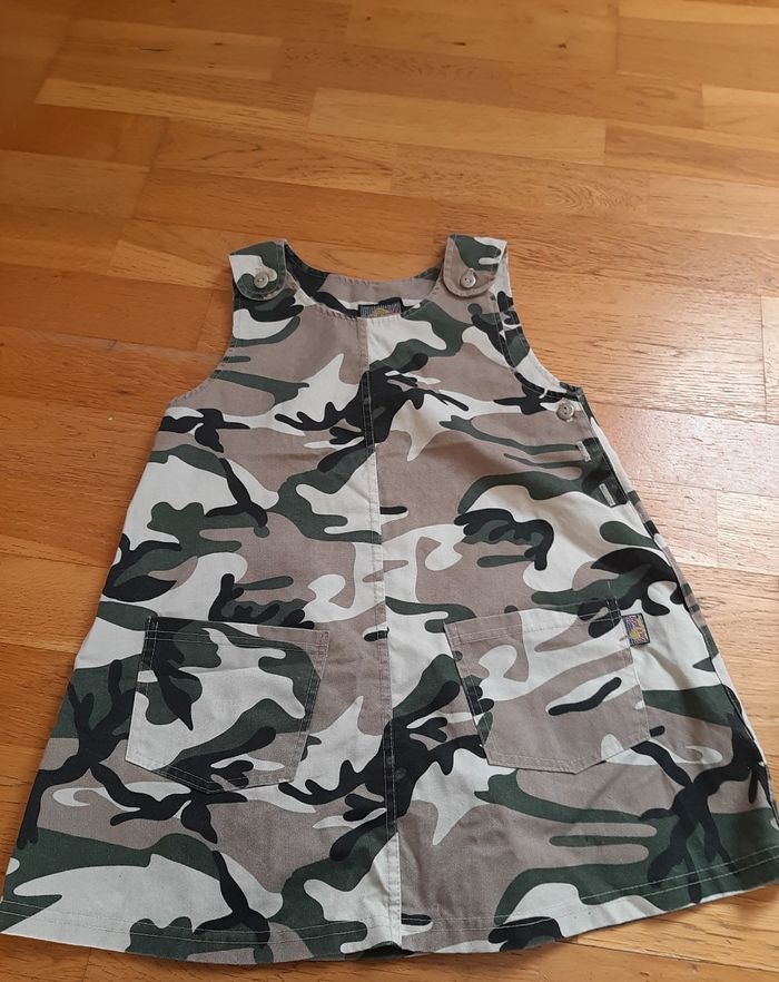 Robe kaki militaire taille 6 ans
