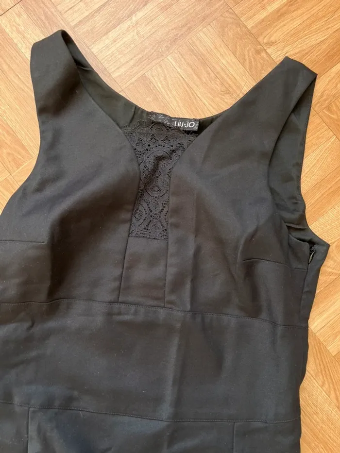 Robe noir avec décolleté agrémenté de dentelle Liu Jo - photo numéro 2