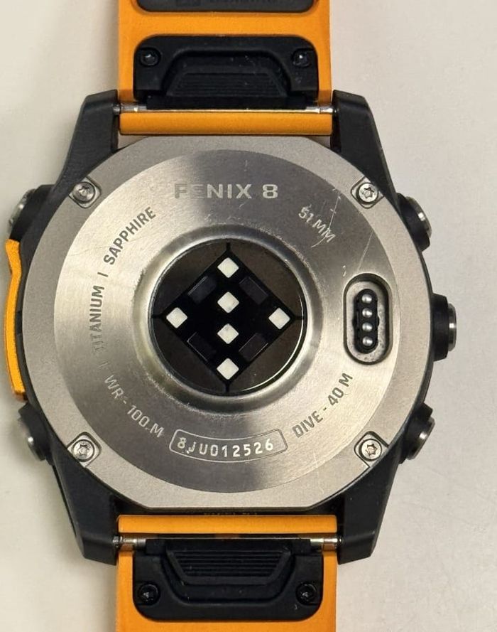 Garmin Fenix 8 51mm AMOLED Saphir avec bracelet d'origine et chargeur - photo numéro 3