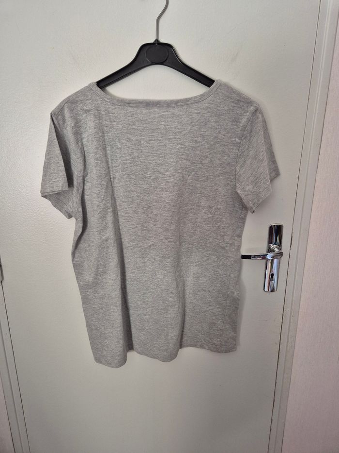 Magnifique tee-shirt Minnie Mouse taille 38 - photo numéro 5