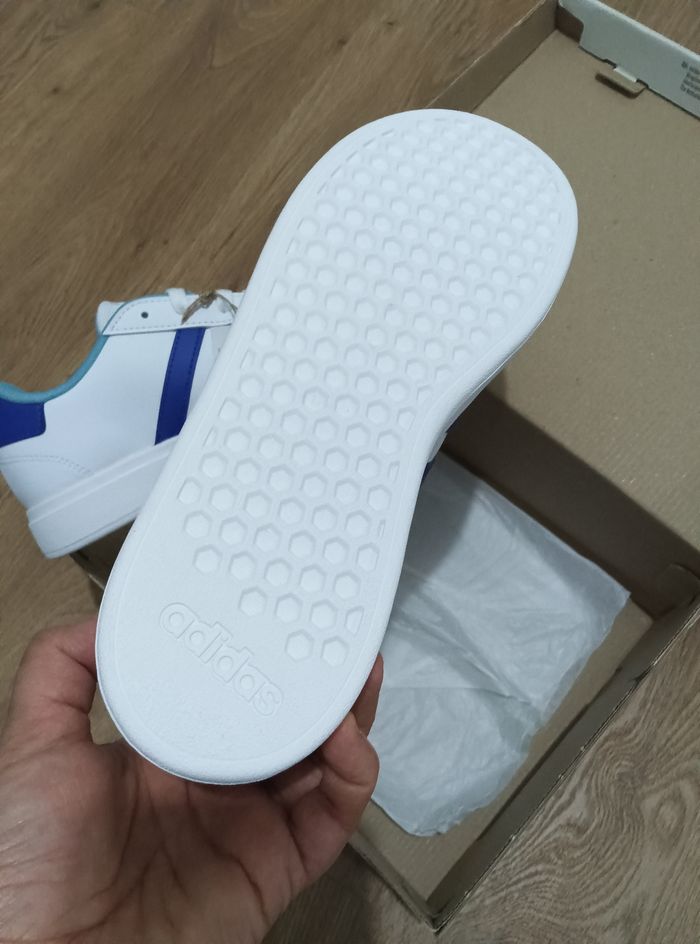 Baskets Adidas neuves pointure 37 - photo numéro 4