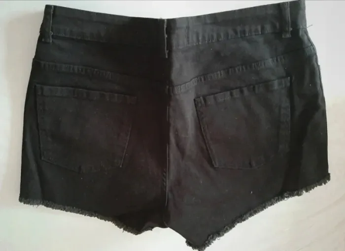 Short en jean noir - photo numéro 3