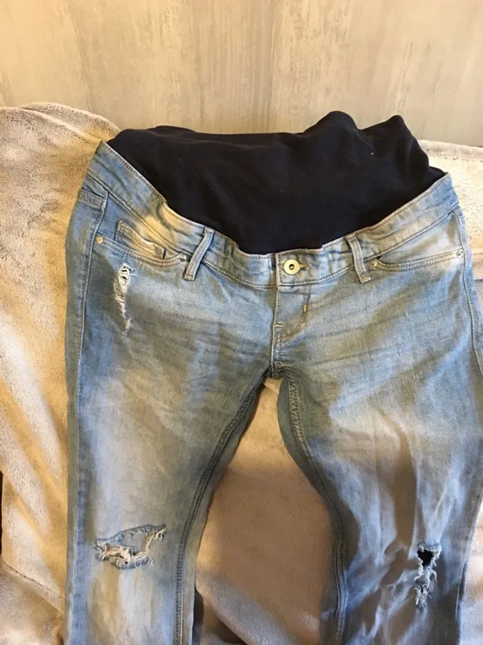 Jeans troué grossesse