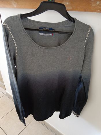 Pull Taille M le temps des cerises avec petite cravate