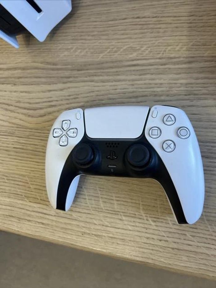 Console Sony PS5 Disk Edition, 825 Go, 2 manettes - photo numéro 3