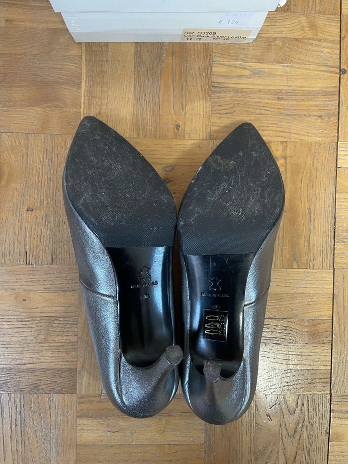 Chaussures grises - photo numéro 3