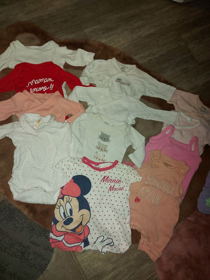 Lot de bodies - photo numéro 5