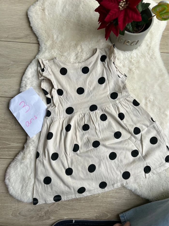 Robe ~ H&M ~ 2/4 ans - photo numéro 3