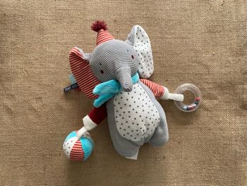 Doudou éléphant gris étoiles Tape à l’œil