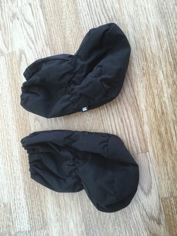 Les pieds pour le combinaison bébé