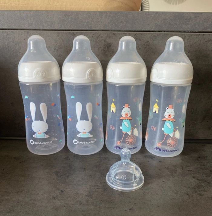 Lot 4 biberons + tétine neuve