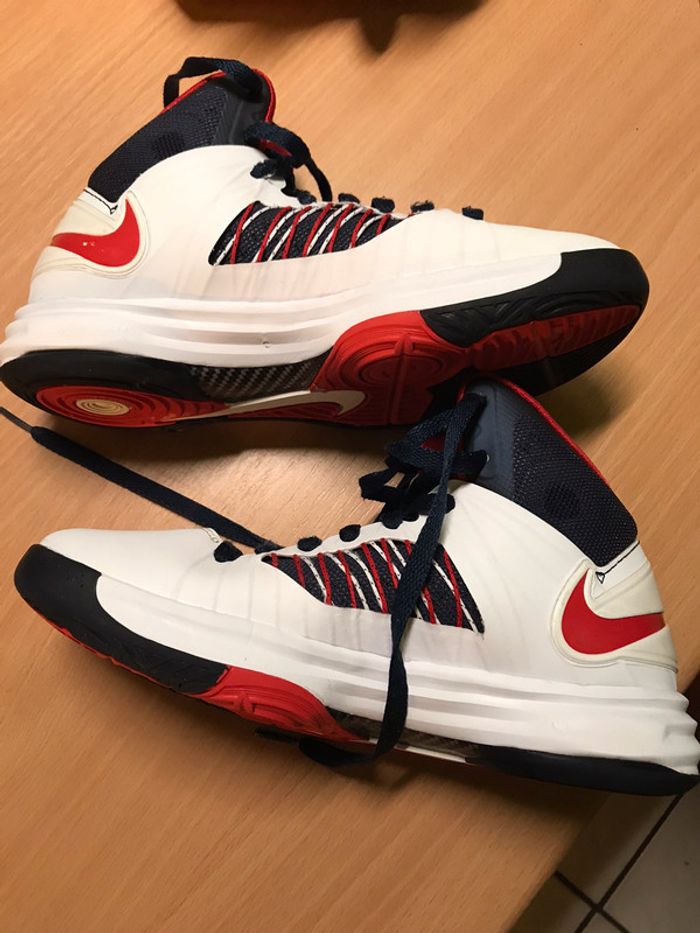 Basket blanc bleu rouge