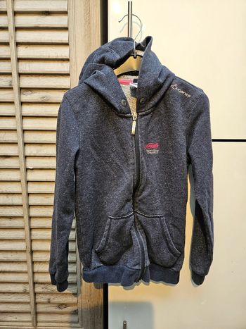 Gilet à capuche Decathlon taille 10 ans porté