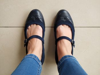 ballerine marine en daim avec petits talons et brides Taille 36 Naf Naf