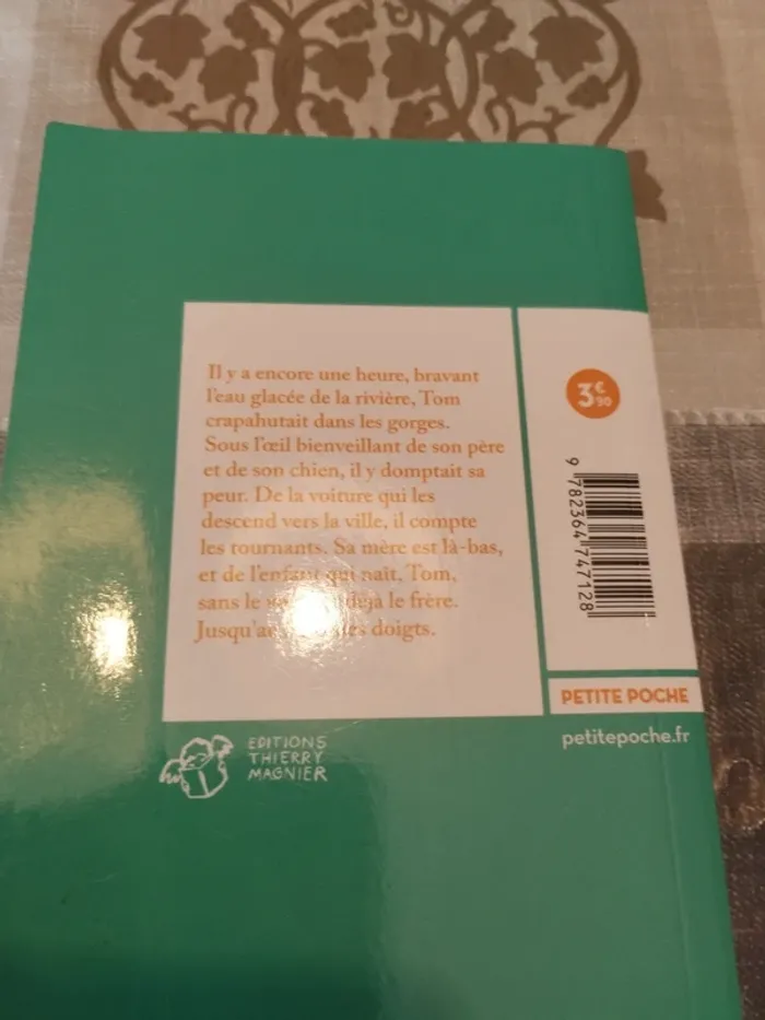 Livre : Sur le bout des doigts - photo numéro 2