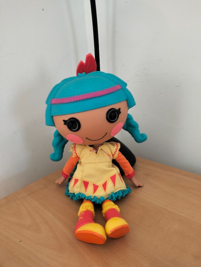 Doll plume raconte un conte