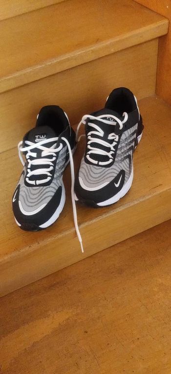 Neuves Nike Air Max TW noir et blanc 38