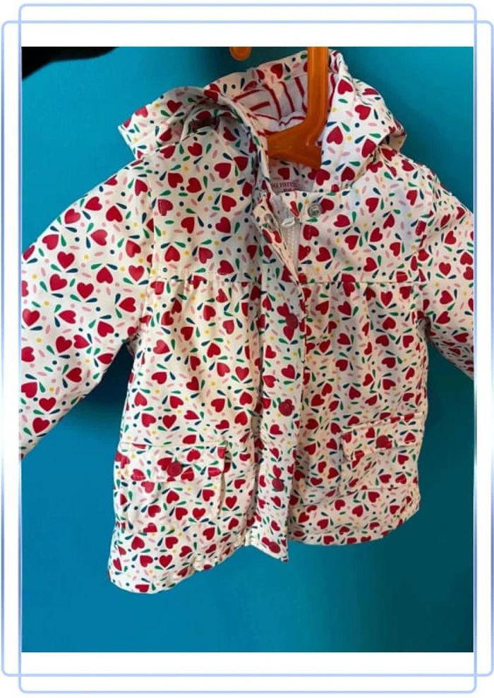 Magnifique manteau avec capuche 6 mois du pareil au même