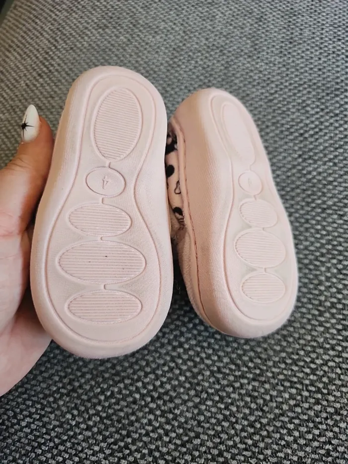 Lot chaussons Minnie 20 - photo numéro 12