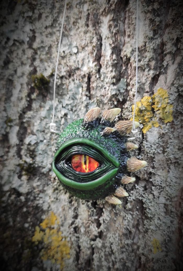 Collier oeil de dragon réaliste - photo numéro 2