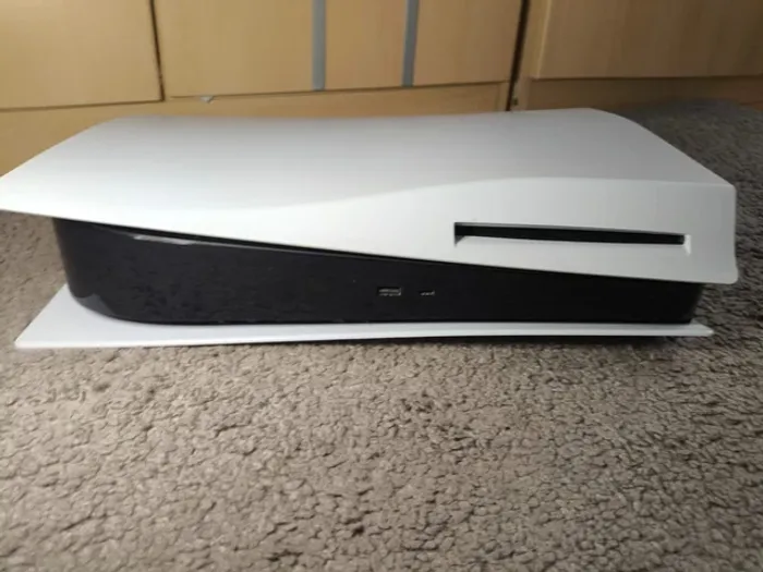 PlayStation 5 Disc Edition – Excellent état – Pack avec 7 jeux et 2 manettes - photo numéro 3