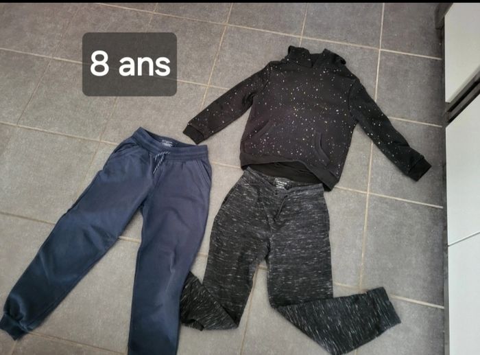 2 jogging +1 sweat 8ans