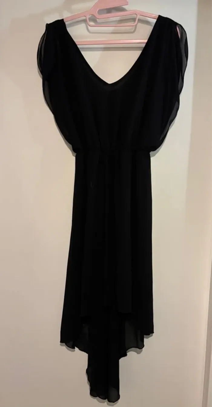 Robe Noire Asymétrique Élégante – T36