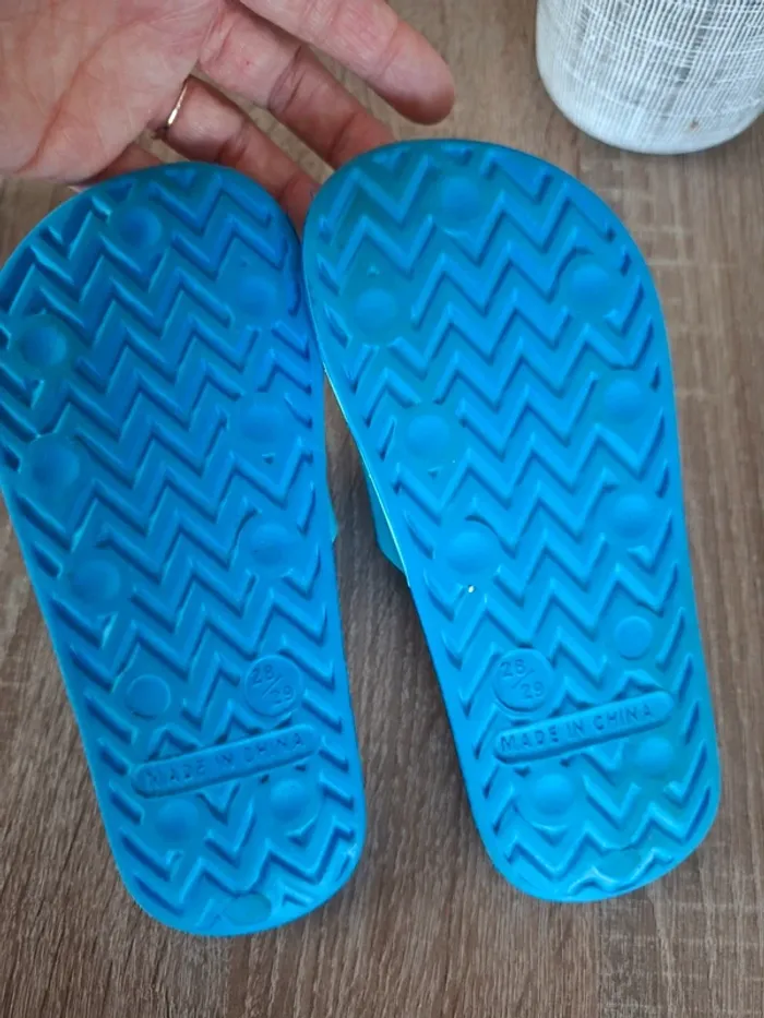 Lot de claquettes 28/29 et de lunettes de soleil Pat patrouille - photo numéro 4