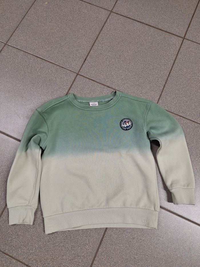 Tee-shirt et pull 6 ans