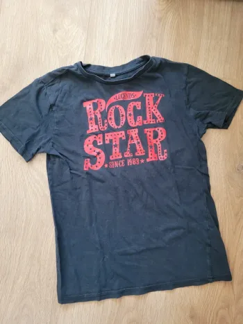 T-shirt noir 7-8 ans